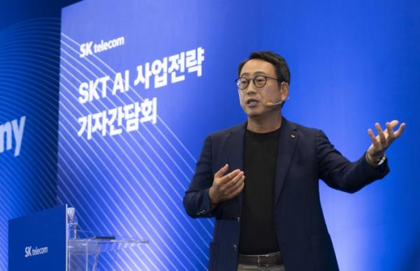 SK　Telecom　CEO　Ryu　Young-sang　speaks　at　a　press　conference　about　AI　business　on　Sept.　26　(Courtesy　of　SK)