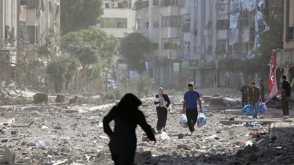 Israeli troops continue ground attacks in Gaza as 800,000 flee area under siege