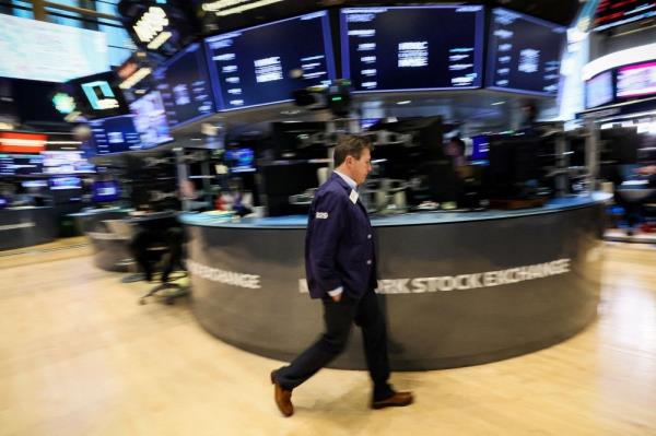Wall Street rises on Amazon boost, US jobs growth remains moderate